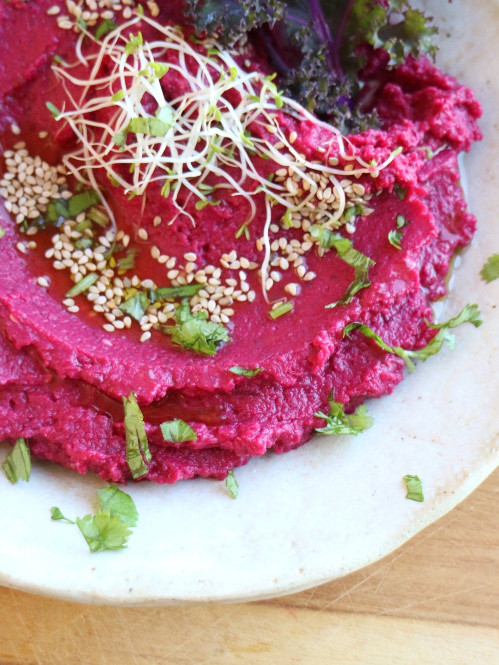 hummus_de_remolacha_aguacate